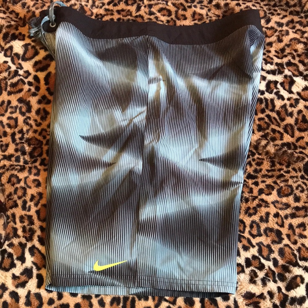 Nike mens size 36 boardshort